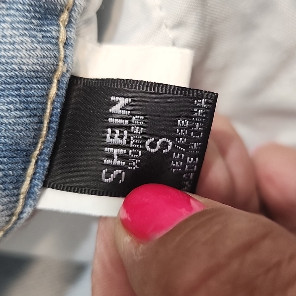 Distressed Riped High Waist Denim Jean. S - Picture 6 of 13